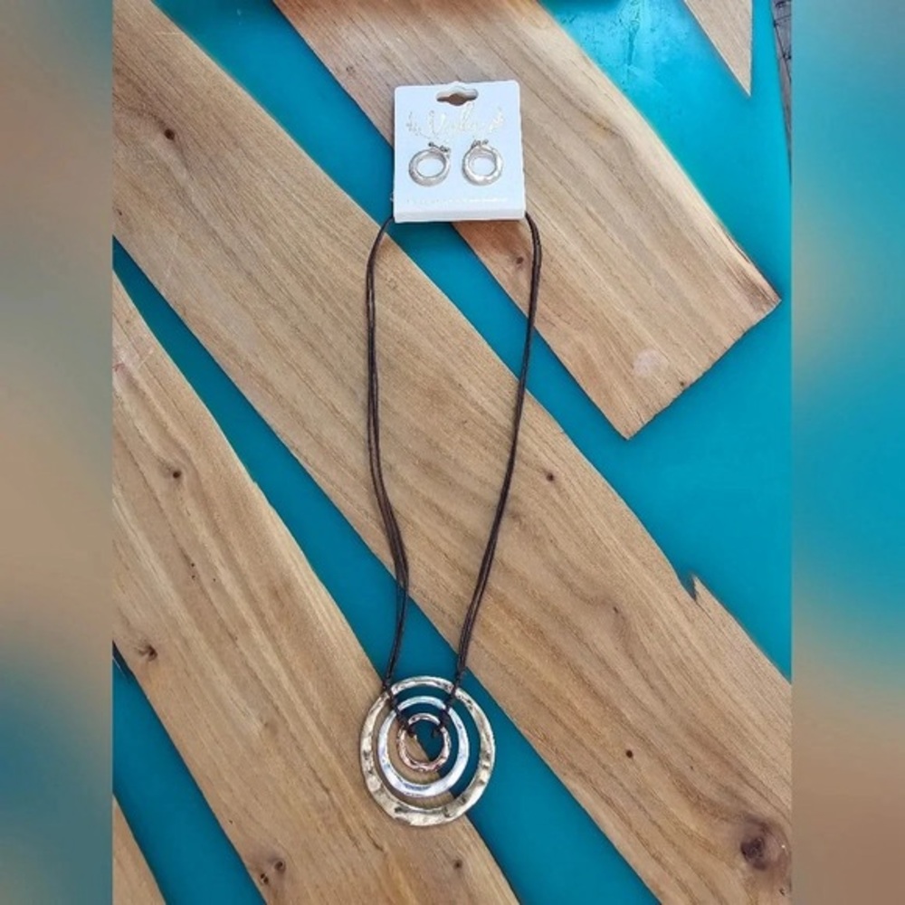 Viola Jewelry Handnade Leather Multi Pendant with
Riny Earings